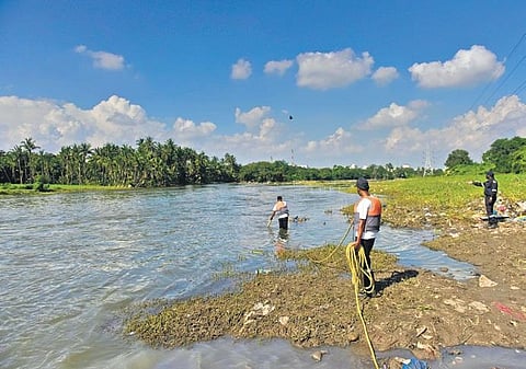 A DRF team carries out a search operation | Vinay Madapu