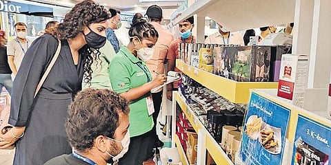 Visitors who attended the Korean fair on Friday.