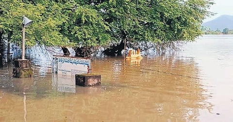 Poshamma Gandi temple in East Godavari completely submerged in floodwater | Express
