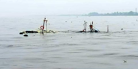 Leaving the harbour around 8.30 pm on Thursday, the boat was heading towards the seafront of the Arabian Sea an hour later it hit the wrecked boat that had sunk many years ago.