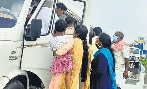 The accused in the Pollachi case interacting with their relatives on Wednesday | Express