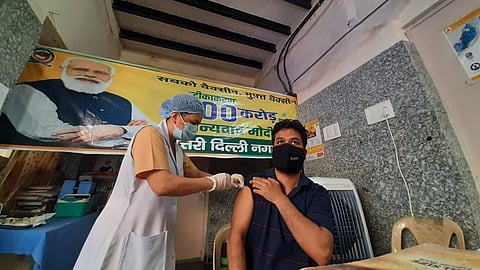A health worker adminsters vaccine jab to a receipient at a health centre in New Delhi. (Photo | Shekhar Yadav, EPS)