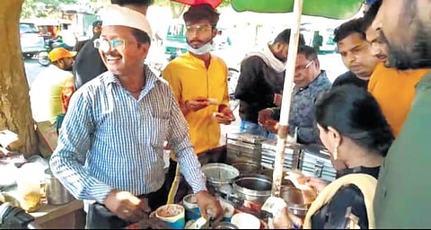 Gwalior chaat seller Gaurav Gupta shares a resemblance with Arvind Kejriwal