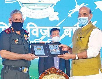 Chief of Defence Staff Bipin Rawat presents a memento to Defence Minister Rajnath Singh in Bengaluru on Friday