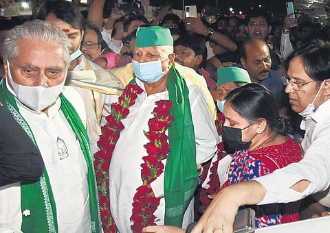 RJD chief Lalu Prasad is welcomed by supporters at Patna airport on Sunday. (Photo | PTI)
