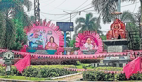The TRS cadre paint Hyderabad pink on the eve of party plenary on Sunday. (Photo | R V K Rao, EPS)