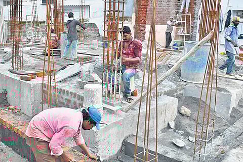 Workers at a construction site. (Representational Photo | Prasant Madugula, EPS)