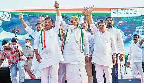 Forrmer CM Siddaramaiah and other Congress leaders campaign in Hanagal on Wednesday |express
