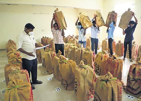 Local body election materials dispatched to polling booth from Vellore BDO office on Friday | s dines inesh