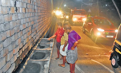 Residents check the leak in the pipeline beneath the overpass at Muttathara which has led to traffic diversion between Enchakkal and Kumarichantha. (Photo| EPS/B P Deepu)