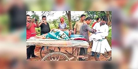 Deepak Dey with his ailing mother on the trolley rickshaw on NH-326 | Express