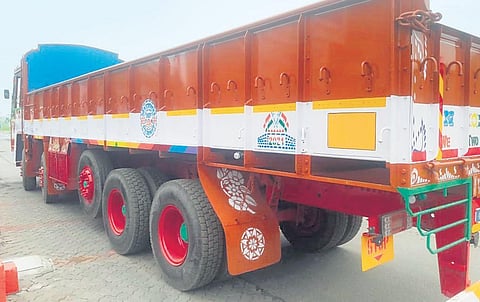 Reflective tapes on all vehicles must in Telangana