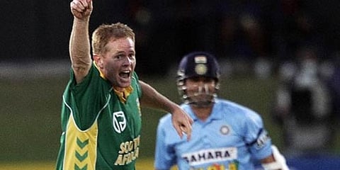 Shaun Pollock (L) appealing for the wicket of Sachin Tendulkar (File Photo | AFP)