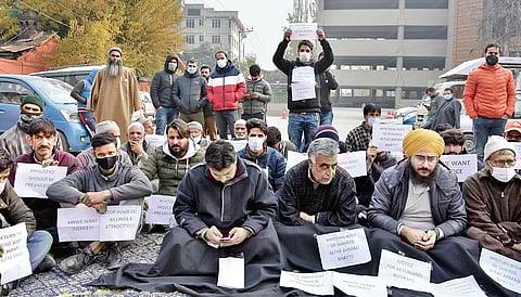 Kin of Dr Mudasir Gul and Altaf Ahmad Bhat protest seeking return of the bodies in Srinagar. (Photo| Zahoor Punjabi, EPS)