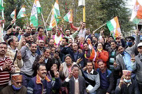 Kullu Sadar MLA Sunder Singh Thakur and Congress supporters celebrate after winning Mandi Lok Sabha seat. (Photo | ANI)