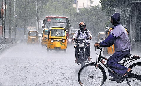 Heavy rain lashes Chennai on Monday | DEBADATTA MALLICK
