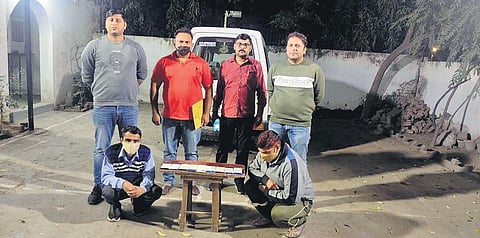 Two pickpockets held with nine mobile phones in New Delhi. (Photo| EPS)