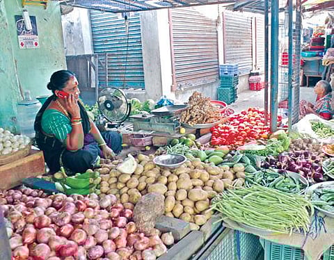 Veggie prices burn holes in consumers’ pockets