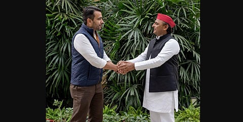 SP president Akhilesh Yadav with RLD chief Jayant Chowdhury. (Photo | Twitter/Akhilesh Yadav)