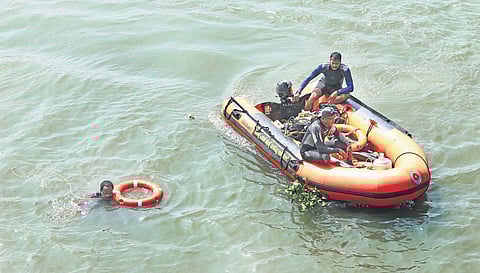 Scuba divers with the Fire and Rescue Services team carrying out search in Vembanad Lake near Kannankattu bridge to find hard disk containing CCTV footage of Hotel No 18 in Fort Kochi |  Arun Angela