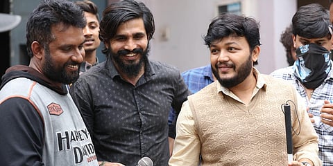 Director Suni and actor Ganesh on the sets of 'Sakath'. (Photo| Facebook)