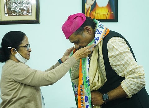 Former cricketer Kirti Azad has joined the Trinamool Congress in the presence of West Bengal CM Mamata Banerjee. (Photo | Twitter/AITC)