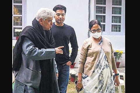 Javed Akhtar with Mamata Banerjee. (Photo | PTI)