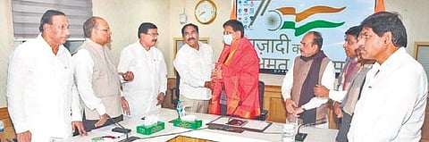 Ministers Niranjan Reddy, E Dayakar Rao, Ch Malla Reddy and Mahmood Ali call on Union Consumer Affairs Minister Piyush Goyal in Delhi, on Friday, Nov 26, 2021