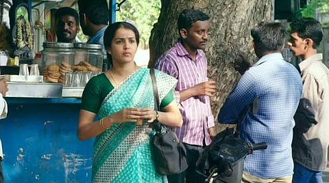 A still from 'Sivaranjaniyum Innum Sila Pengalum'