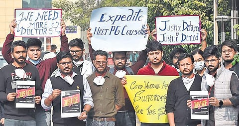 Resident doctors protest over delay in NEET-PG counselling in Delhi (Photo | Shekhar Yadav)