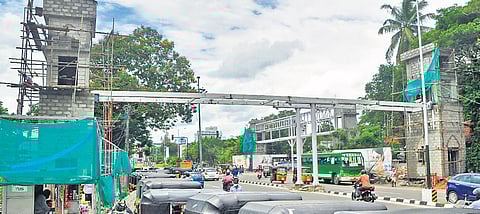 Foot overbridge at Thiruvananthapuram's East Fort. (Photo| EPS)