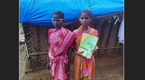 M Sangavi with her mother. (Photo | EPS)