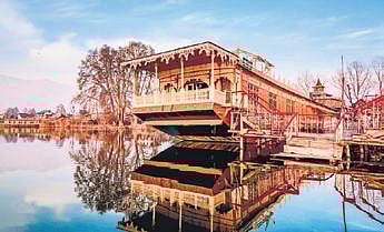 Hoteliers and houseboat owners offering special discount on Diwali