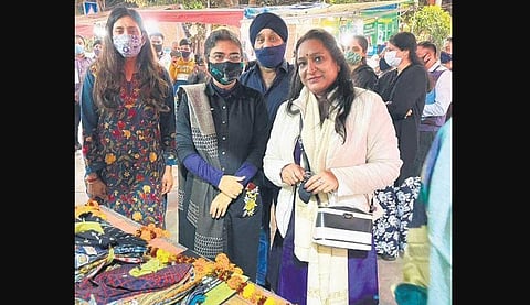 WWWF volunteers at the inauguration of the first Vikalp stall at Green Park market