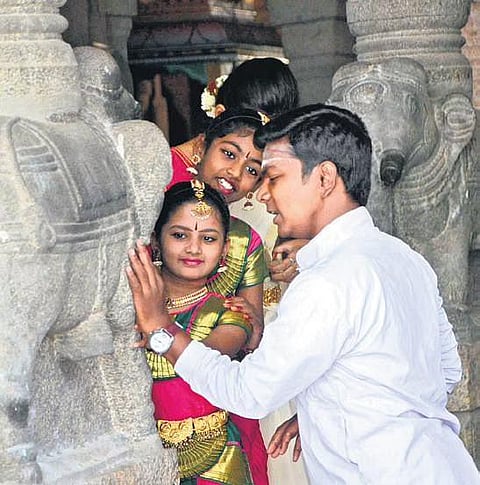 Muthu Meenakshi teaches her students