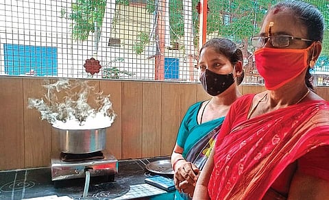 Vijayawada Municipal Corporation has set up a community kitchen for slum-dwellers. It is fuelled by methane generated from sewage waste out of the toilet complex at Arundalpet (Photo | Express)