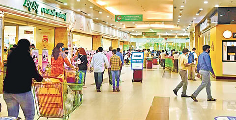 Customers throng Lulu Mall in Kochi after it was reopened. (Photo| Albin Mathew, EPS)