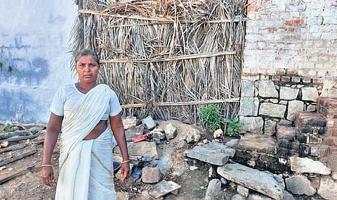 Panjavarnam, a resident of the street, who wears only white clothes | Express