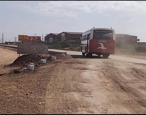 Incomplete work of Hosapete and Ballari NH67 highway now causing accidents. (Photo | Kiran Balannanavar/EPS)