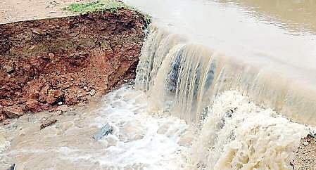 Anumpalli and Nemalapalli lakes breached in Anantapur district after heavy rains