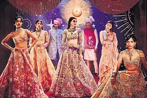 This year saw a growing focus on sustainable clothing trends that included shifting to handlooms, thrifting, upcycling our wardrobes and more.