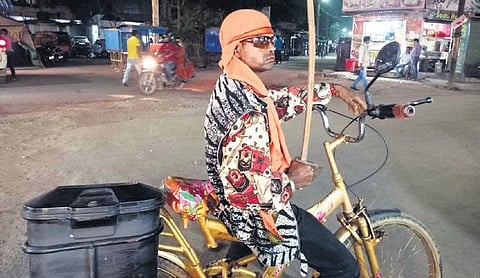 Video grab of a miscreant brandishing sword in full public glare in Rourkela, Oct 10, 2021. (Photo | Express)