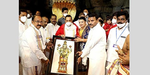 SL PM Rajapaksa prays at Tirumala