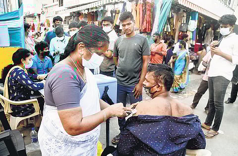 A health worker administering Covid-19 vaccine to a beneficiary at T Nagar in Chennai on Sunday, Dec 26, 2021. (Photo | EPS, Martin Louis)