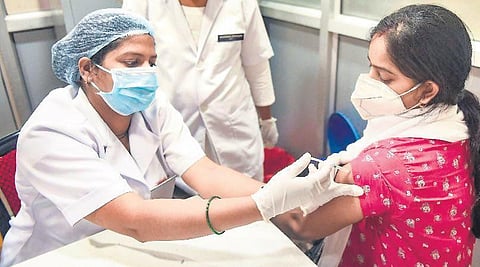 Karnataka govt removes age limit for Covid relief for BPL health workers