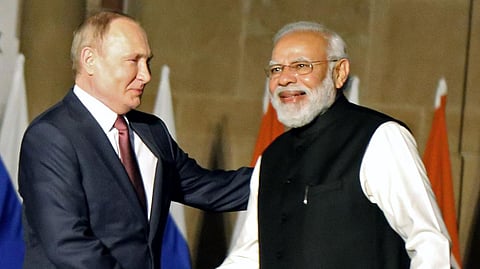 PM Narendra Modi (R) with Russian President Vladimir Putin. 