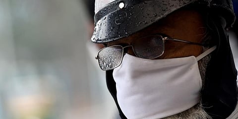Researchers propose that humidity from masks may lessen severity of COVID-19