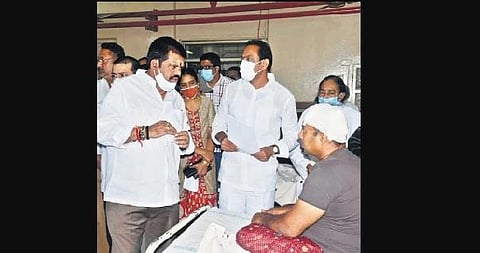Ministers Alla Nani and M Srinivasa Rao speaking with the injured persons at KGH in Vizag on Saturday  | Express 
