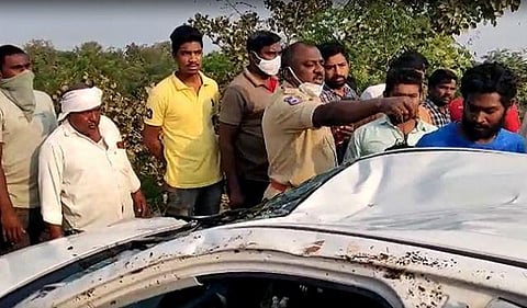 Police oversee rescue operations at the accident spot in Telangana's Jagtiyal district on Monday. (Photo | Express)