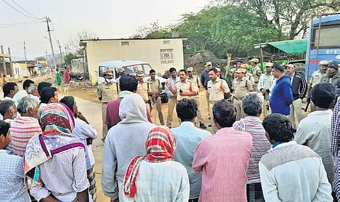 Police conduct cordon and search, in view of the upcoming elections, at Vontimitta and Siddavatam mandals in Kadapa district on Monday